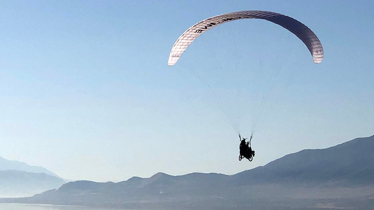 Adaptive paragliding program 