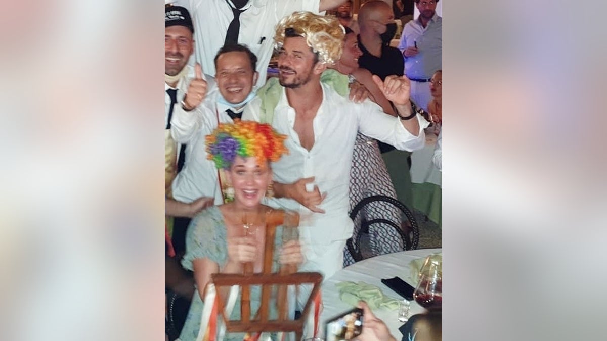 Katy Perry and Orlando Bloom were seen enjoying a rowdy night in the Taverna Anema e Core Nightclub in Capris, Italy.