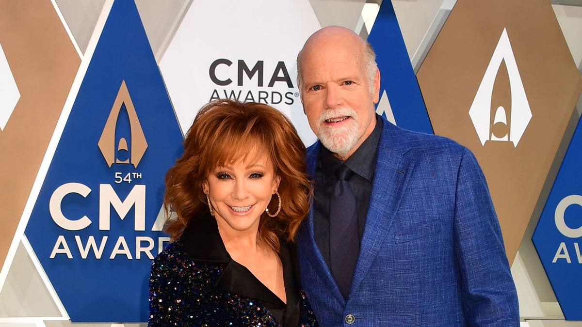 Reba McEntire and Rex Linn at the CMA Awards in 2020.