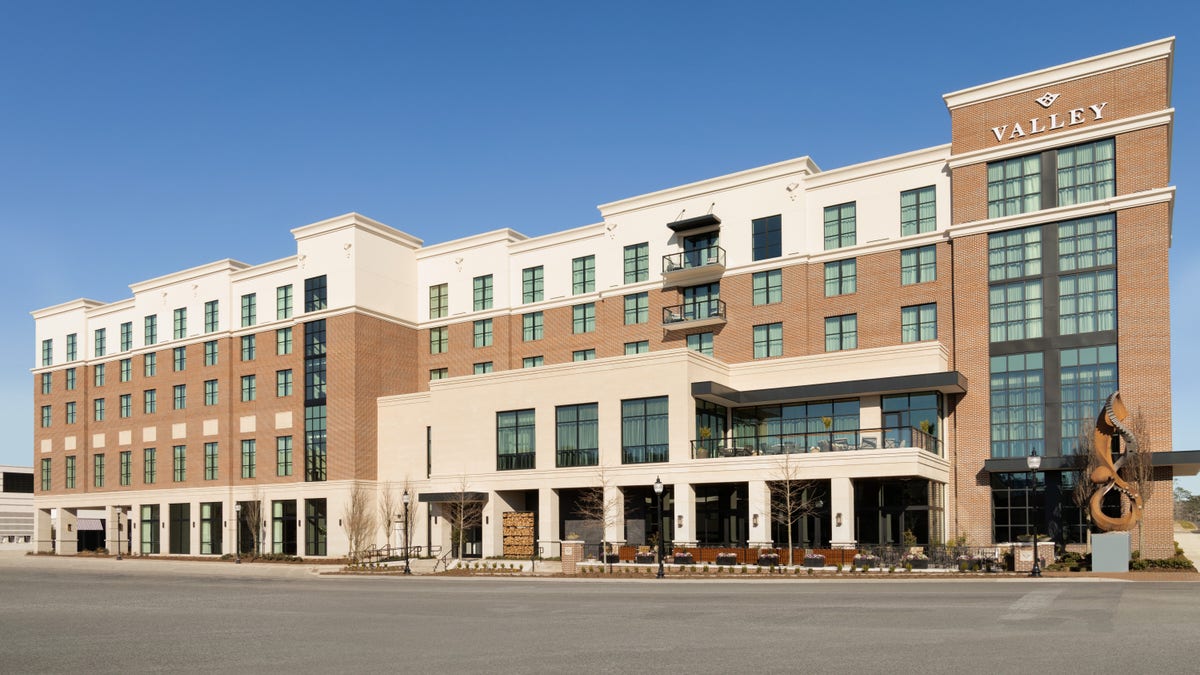 The Valley Hotel is located in a nearby Birmingham suburb that gives you easy access to the wonders of Red Mountain Park.