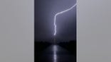 Lightning strikes Washington Monument in electric video