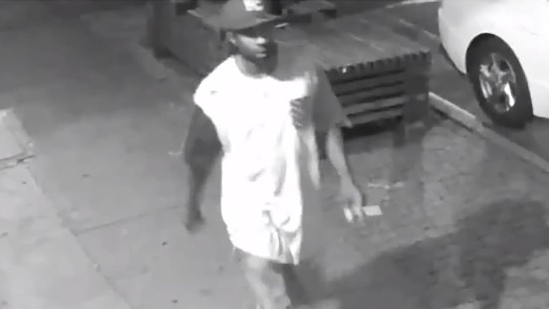 NYC woman fights off groper in brazen attack caught on camera NYC woman fights off groper in brazen attack caught on camera