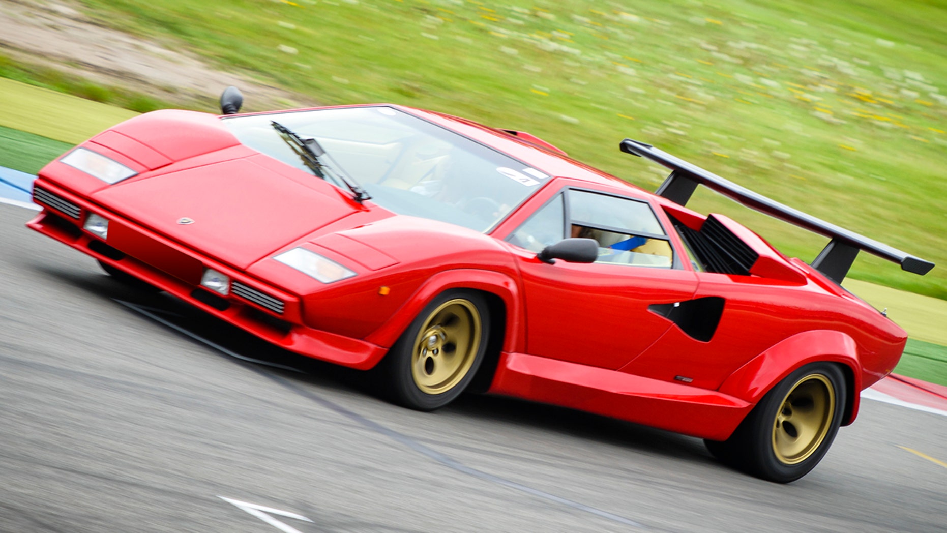 lamborghini countach sideswipe