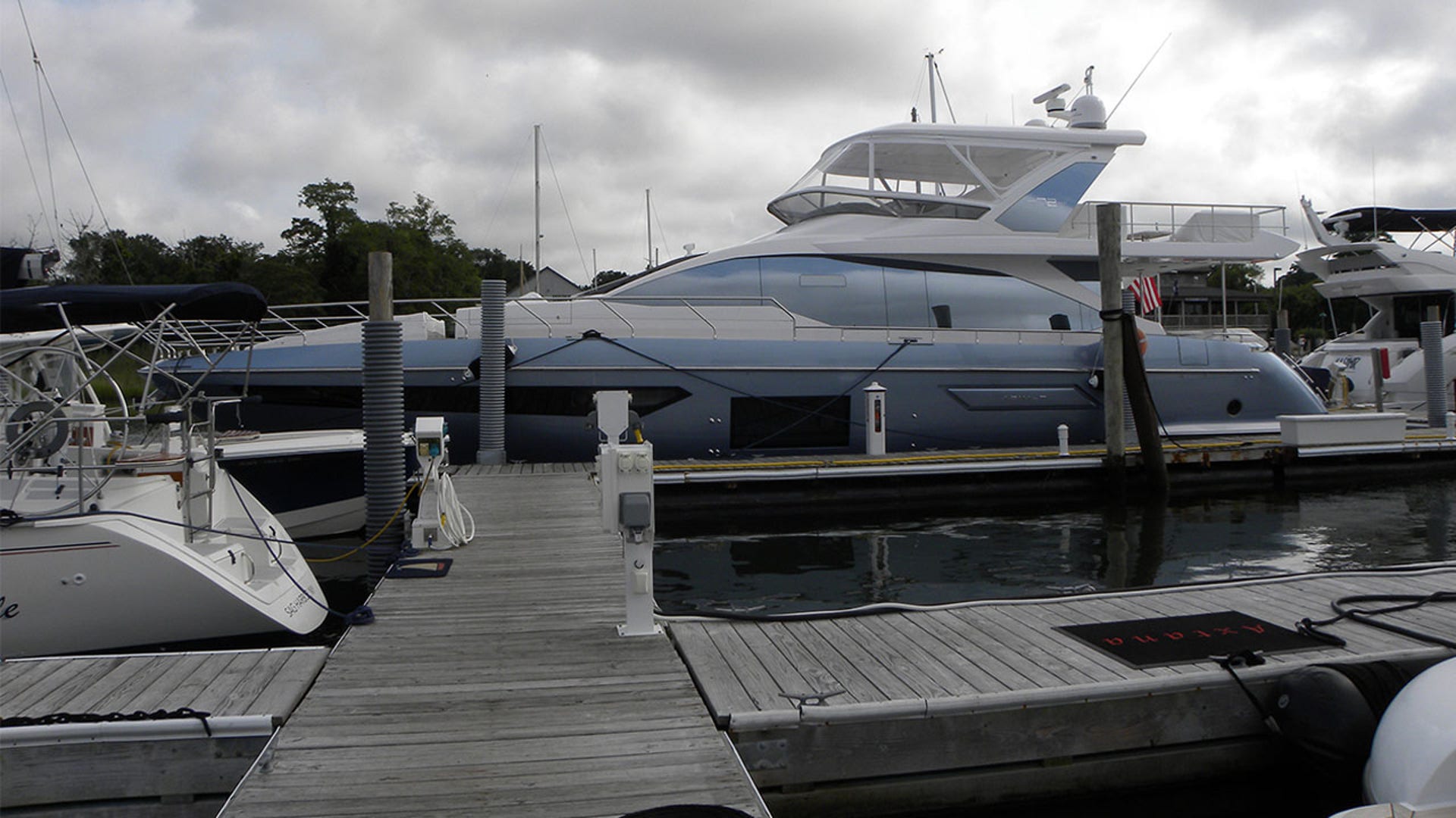 CNN's Chris Cuomo at ritzy Hamptons dock amid brother's resignation scandal