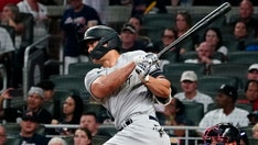 Stanton, Yankees win 10th straight, cool off Braves 5-1