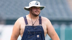 Eagles rookie Landon Dickerson stuns with pregame outfit