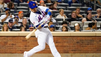 Votto inches from HR record, Báez helps Mets rally past Reds