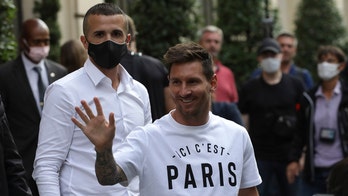 Lionel Messi signs 2-year contract with Paris Saint-Germain