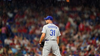 Seager, Muncy HR, Dodgers end Phillies' 8-game win streak