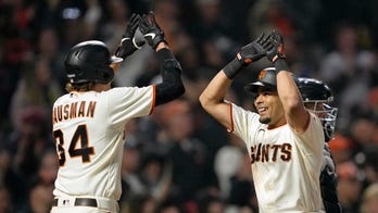 Giants 4 HRs power 7-2 win over Diamondbacks