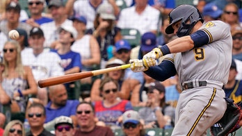 Urías 5 extra-base hits, Piña 6 RBIs, Brewers rout Cubs 17-4