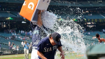 Gonzales throws 2-hitter, Mariners beat Rangers 3-1