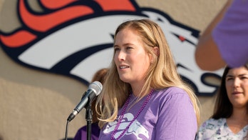 Aiding Alzheimer's Association personal for Broncos, Bowlens
