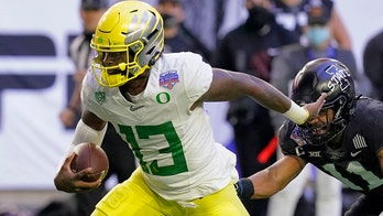 QB Anthony Brown getting his chance with No. 11 Ducks