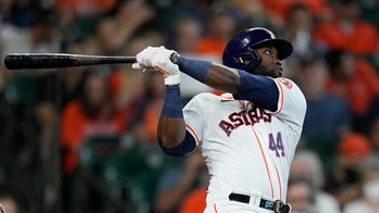 Jones drives in career-best 4 RBIs, Astros rout M's 15-1