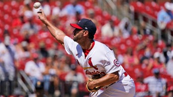 Wainwright extends mastery of Pirates in Cardinals' 3-0 win