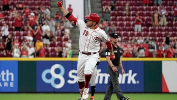 Votto blasts 3-run homer, Reds rebound to beat Marlins 6-1