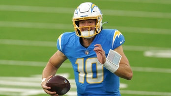 Justin Herbert handling the pressure 'so easily,' Chargers' backup QB says