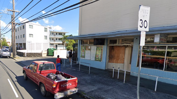 Machete-wielding Hawaii man dies after being shot by police, report says