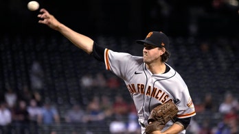 Gausman, Dickerson lead Giants past Diamondbacks 7-1