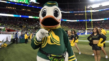 Oregon football recruit's father accidentally spoils son's commitment announcement