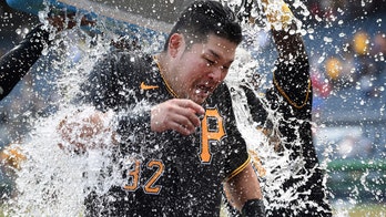 Tsutsugo hits game-ending homer, Pirates beat Cardinals 4-3