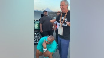 NYC Mayor de Blasio sports rapper Slick Rick's chain on first night of hip hop shows across city