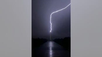 Video shows lightning strike Washington monument