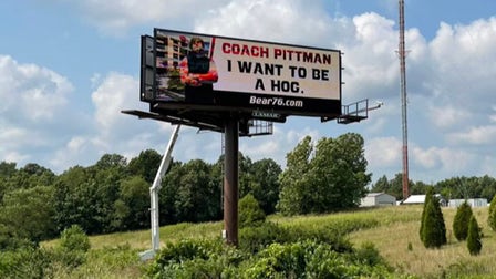 Teen college football hopeful hangs billboard to grab attention of Arkansas Razorbacks coach