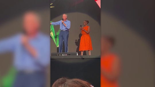 NYC Mayor de Blasio booed at concert cut short by Henri storms