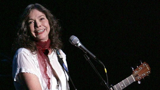 Nanci Griffith, Grammy-winning folk singer-songwriter, dead at 68