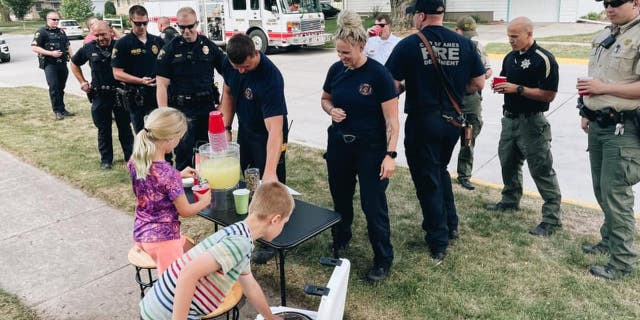 Several first responders rallied behind Katelyn and Elias Smidt, 9, after they heard someone stole the duo's tip jar from their lemonade stand. The pair's mother, Karen Smidt, credits Ames Officer Celena Rohland for spreading the word.