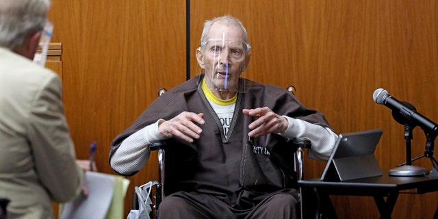 New York real estate scion Robert Durst, 78, answers questions from defense lawyer Dick DeGuerin, left, as he testifies during his murder trial at the Inglewood courthouse on Monday, August 9, 2021 . (Gary Coronado / Los Angeles Times via AP, Pool)