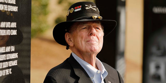 Author Joe Galloway talks to reporters after services for retired Lt. Gen. Hal Moore, Friday, Feb. 17, 2017, in at Fort Benning, Ga. (Todd J. Van Emst/Opelika-Auburn News via AP)