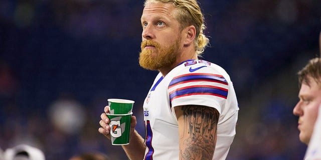 Cole Beasley of Bills fined nearly $ 100,000 for breaking COVID rules: report

 | Breaking News Updates