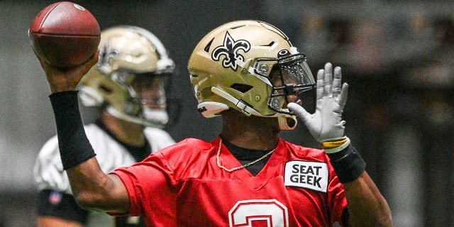 New Orleans Saints quarterback Jameis Winston (2) throws a pass during the team's NFL football training camp practice in Metairie, La., Tuesday, Aug. 24, 2021. (Max Becherer/The Times-Picayune/The New Orleans Advocate via AP)