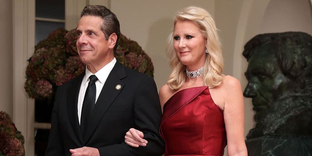 New York State Gov. Andrew Cuomo and his then-girlfriend and television chef Sandra Lee arrive at the White House for a state dinner October 18, 2016.