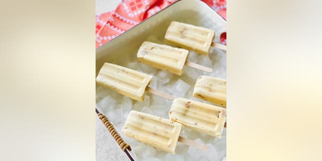 Southern food blogger Debi Morgan of Quiche My Grits shared her recipe for "Banana Pudding Pops" with FOX News.