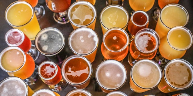 No final de 2020, havia 8.764 cervejarias artesanais nos Estados Unidos, de acordo com a associação. 