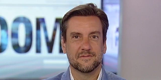 Outkick founder Clay Travis. Di lunedi, Travis criticized ESPN and one of its writers over a "si svegliò" column published in July 4. 
