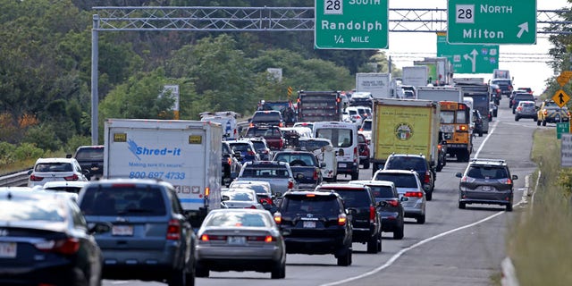 Traffic along Route 128 prior to the Labor Day weekend in August 2019 in Boston.  (Staff Photo By Stuart Cahill/MediaNews Group/Boston Herald)  