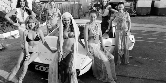 Pictured are Bond girls (左到右) Caroline Munroe, Sue Vanner, Jill Goodall, Dawn Rodriques, Felicity York, Valerie Leon and Anika Pavel, 5th December 1976.