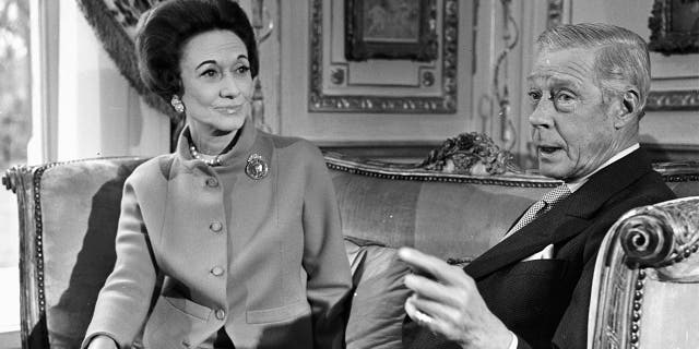 The Duchess and the Duke of Windsor interviewed in the lounge of their Parisian residence, a mansion of the wood of Boulogne.