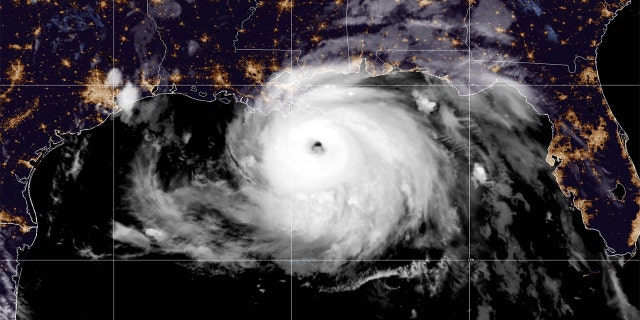 Hurricane Ida strengthened into a Category 4 storm overnight Sunday, as it takes aim at southeastern Louisiana. (Immagine: National Hurricane Center)
