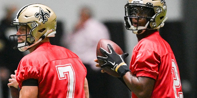 New Orleans Saints quarterbacks Taysom Hill (7) and Jameis Winston (2) look for open receivers  during NFL football practice in Metairie, La., Thursday, Aug. 19, 2021. (Max Becherer/The Times-Picayune/The New Orleans Advocate via AP)