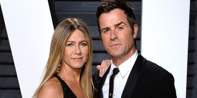 Jennifer Aniston and Justin THeroux are getting married in 2015 and announcing their divorce in 2018.