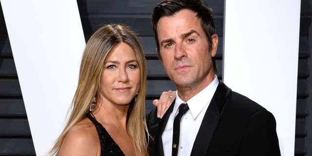 Jennifer Aniston and Justin THeroux are getting married in 2015 and announcing their divorce in 2018.