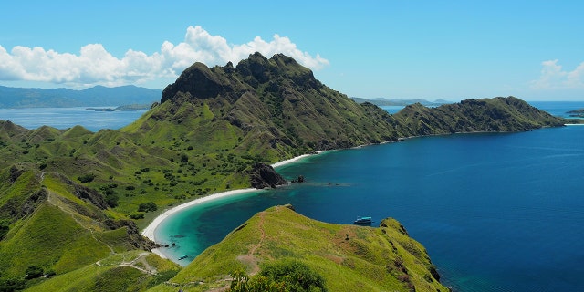 O Parque Nacional de Komodo, na Indonésia, pode ser visto nesta foto em 6 de abril de 2018. Construindo no parque em um projeto turístico denominado "Parque jurassico" O ministério do meio ambiente do país do sudeste asiático disse que, apesar dos avisos da UNESCO, os planos podem ter um impacto ambiental negativo.  (Reuters / Henning Gloesten)