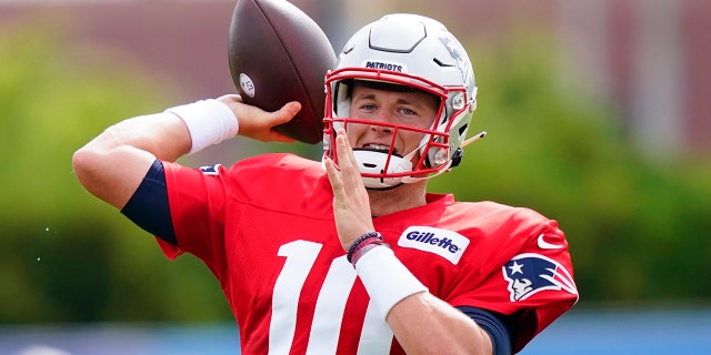 New England Patriots quarterback Mac Jones throws during a joint practice with the Philadelphia Eagles at the Eagles NFL football training camp Tuesday, ago. 17, 2021, in Philadelphia.