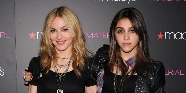 Singer Madonna and daughter Lourdes Leon attends the "Material Girl" collection launch at Macy's Herald Square on September 22, 2010 En nueva york.